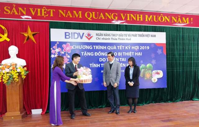 BIDV Chi nhánh tỉnh trao 469 suất quà cho người dân bị ảnh hưởng thiên tai
