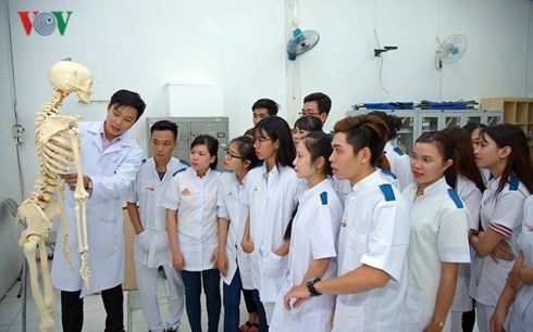 Tuyển sinh đại học Sẽ có điểm sàn riêng với ngành sư phạm và y khoa
