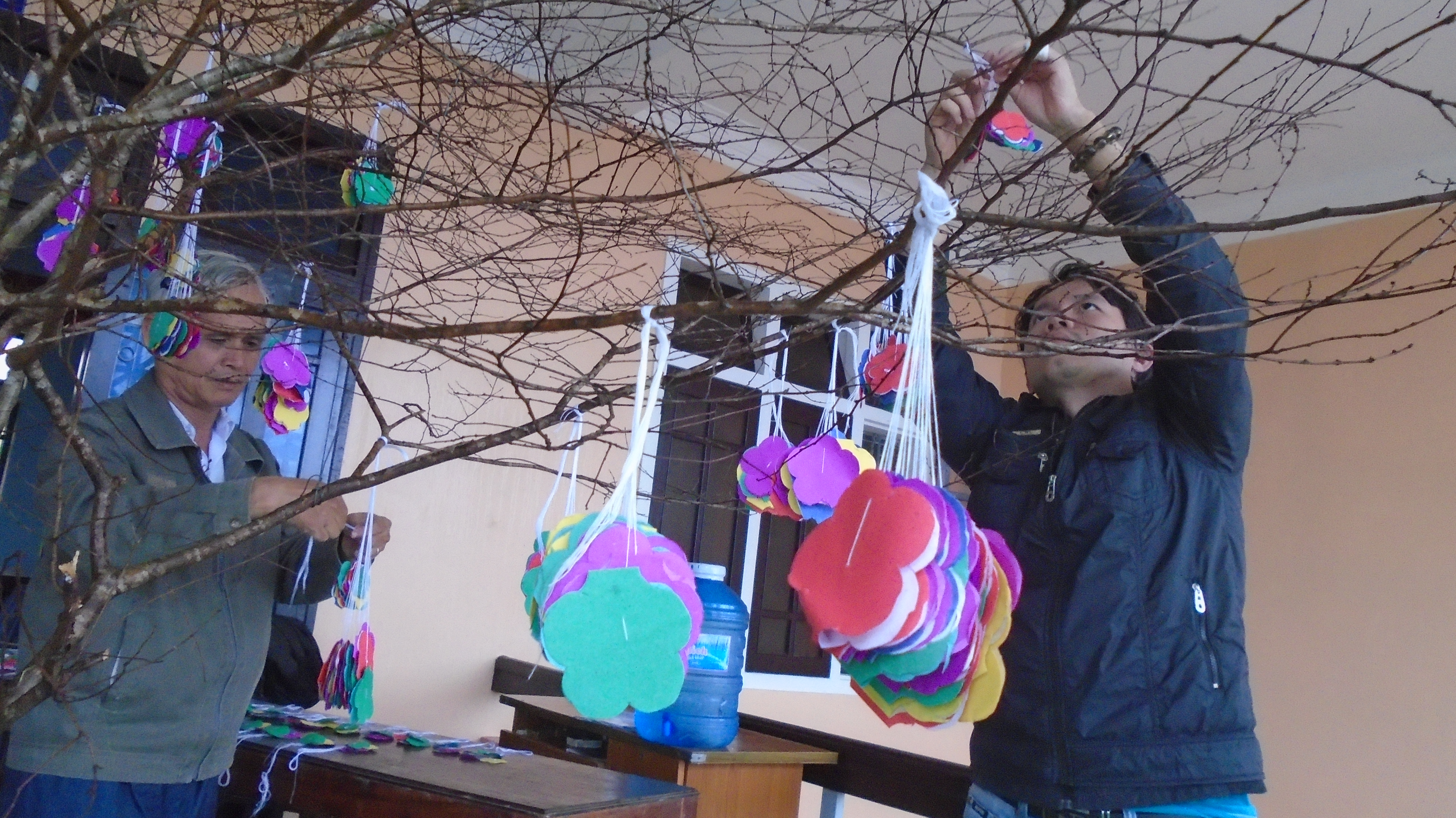 Những cánh én… dưới mặt đất