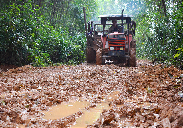 Con đường “ám ảnh”
