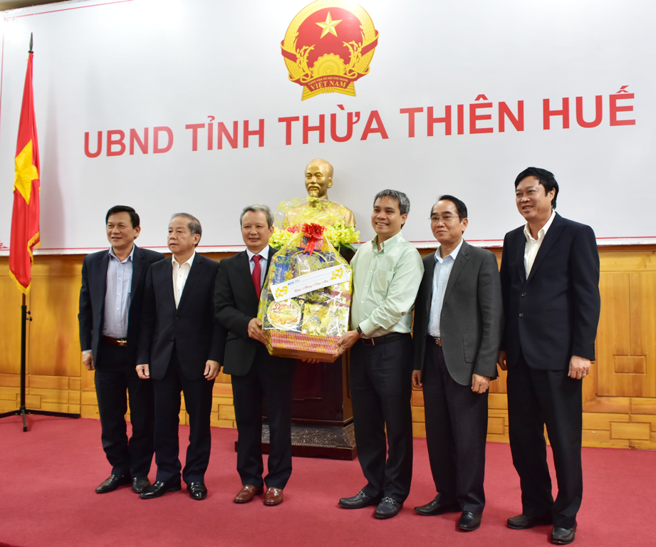 Tạo điều kiện tốt nhất cho nhà đầu tư mở rộng Cảng hàng không Quốc tế Phú Bài