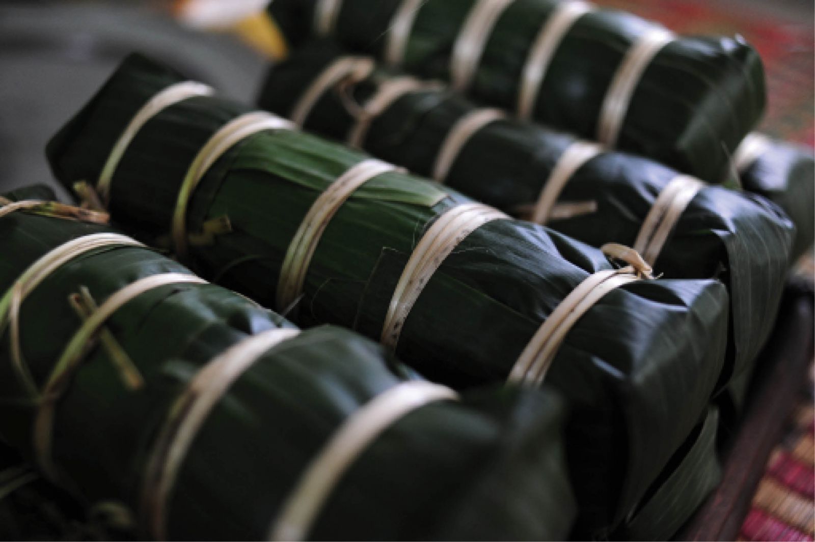 Chưng cakes cubic sticky rice cakes , Tét cakes rolled sticky rice cakes on spring days