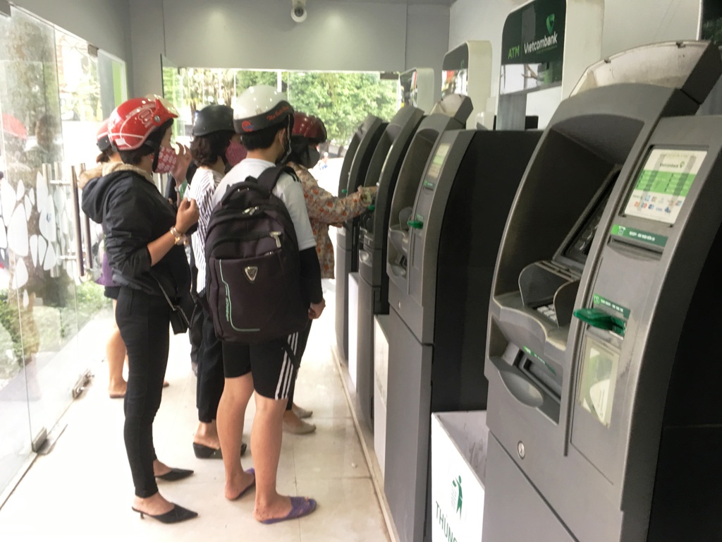 Điệp khúc máy ATM hết tiền
