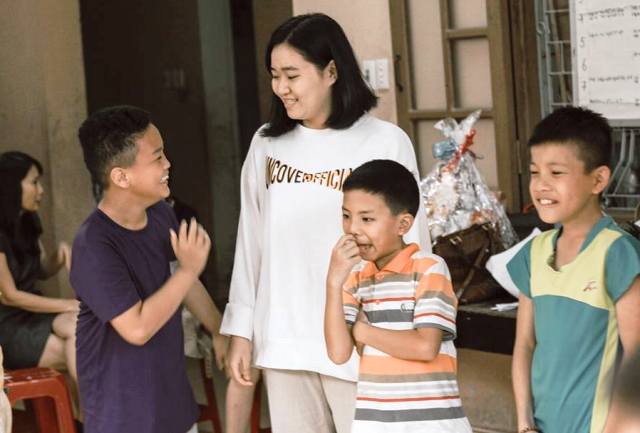 Ngày cuối năm dẫn con làm thiện nguyện