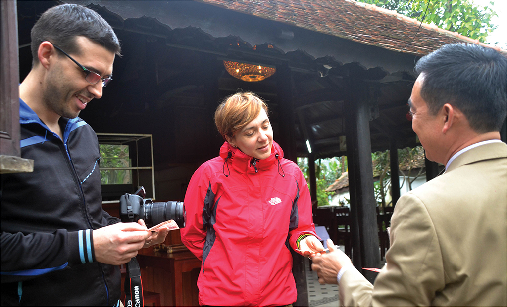 Về Huế “chơi” tết