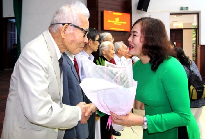 Nêu cao trách nhiệm trước Đảng, trước dân