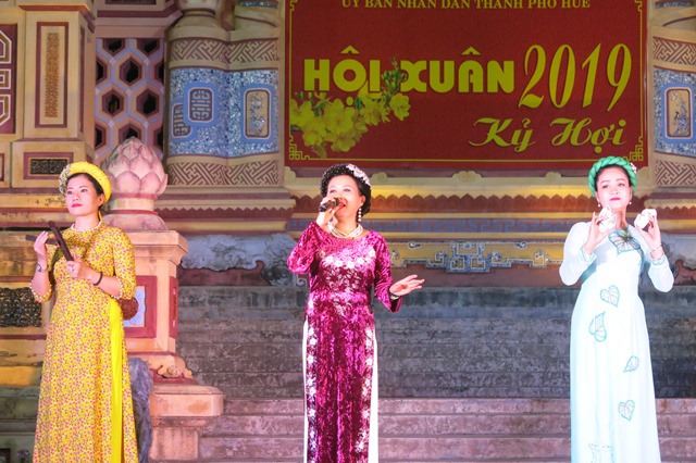 Ca Hue Hue Tranditional Singing performance welcomes spring