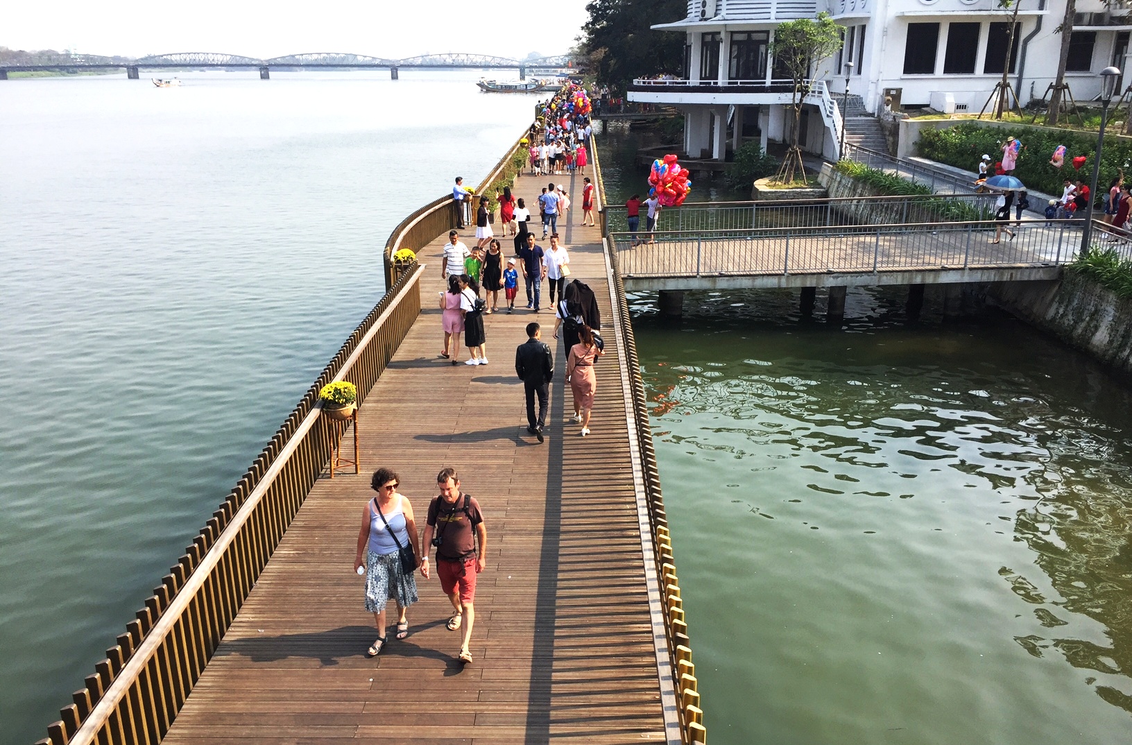 Sức hút từ cầu gỗ lim trên sông Hương