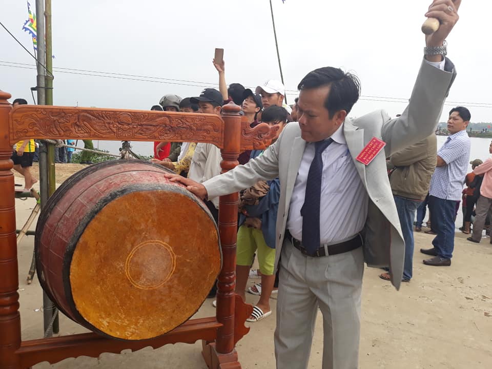 Tưng bừng đua ghe Vinh Thái