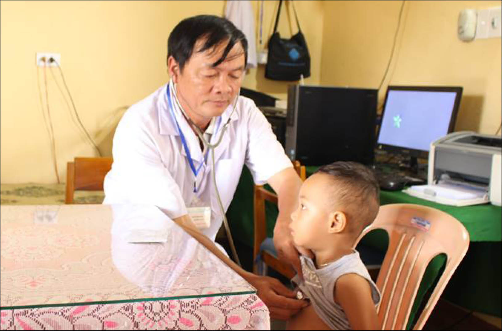 Đồng hành với bảo hiểm y tế gia đình