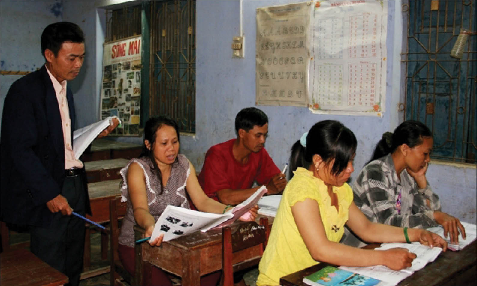 Xóa mù chữ, hành trình gian nan