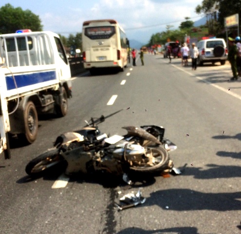 Khởi tố, bắt giam tài xế xe giường nằm tông chết hai cha con