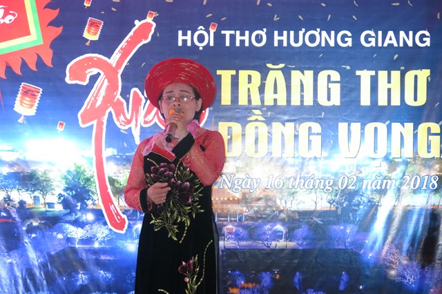 “Xuân trăng thơ đồng vọng”