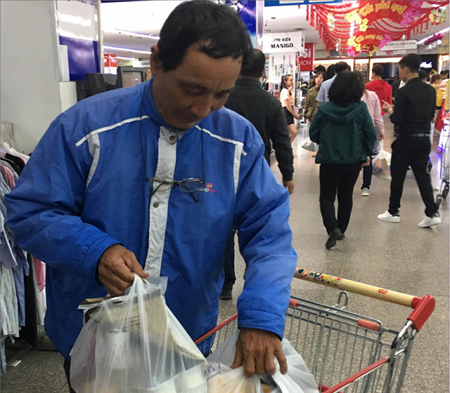 “Đi chợ” thay khách hàng