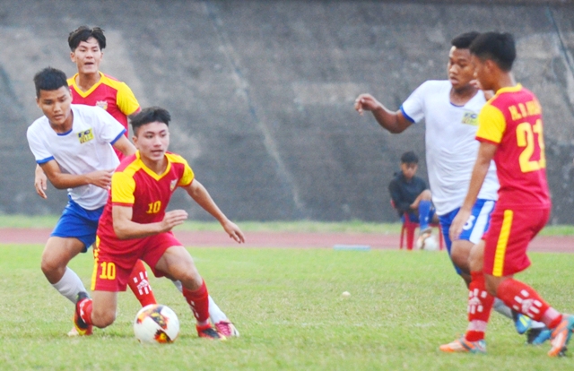 Lượt về vòng loại U19 quốc gia Áp lực đè nặng đội chủ sân Tự Do