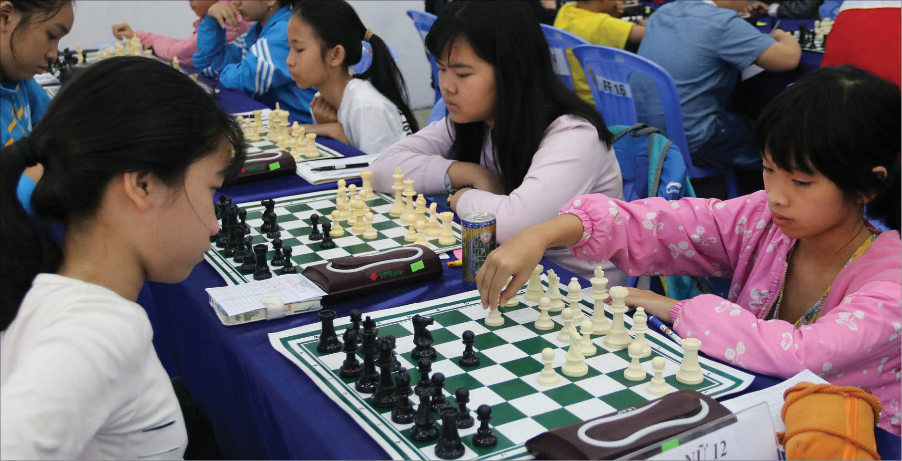 Cờ Huế… “mở hàng”