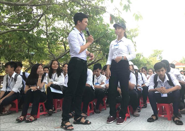 Trường “làng” nở rộ câu lạc bộ