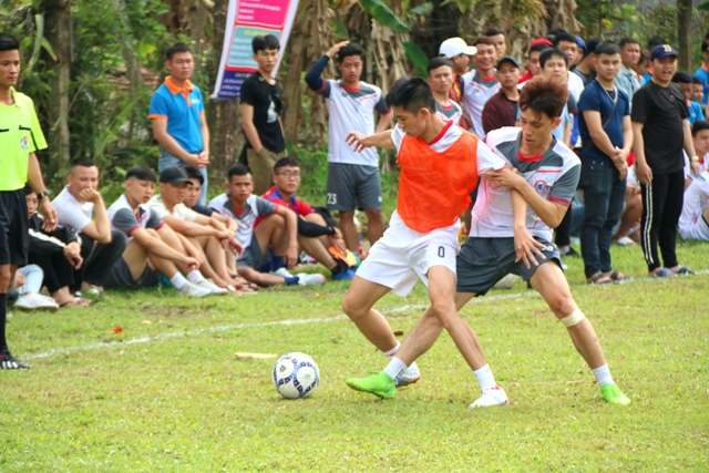 10 đội bóng tham gia Giải bóng đá nam sinh viên Hue University - Intrase Cup
