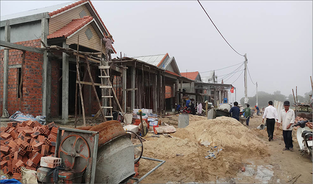 Đưa dân nhà chồ lên bờ định cư