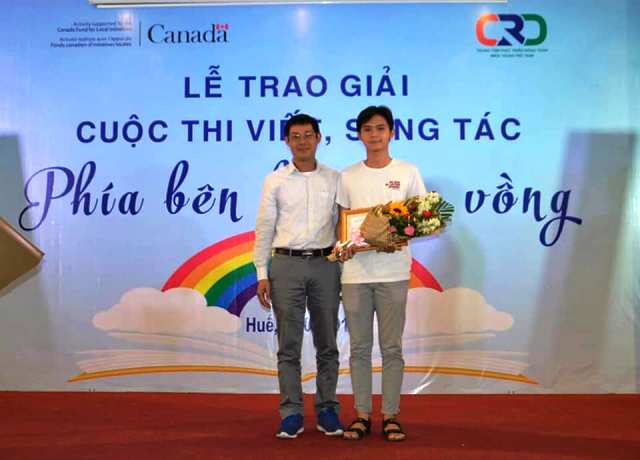 “Phía bên kia cầu vồng” mở ra những trang đời mới