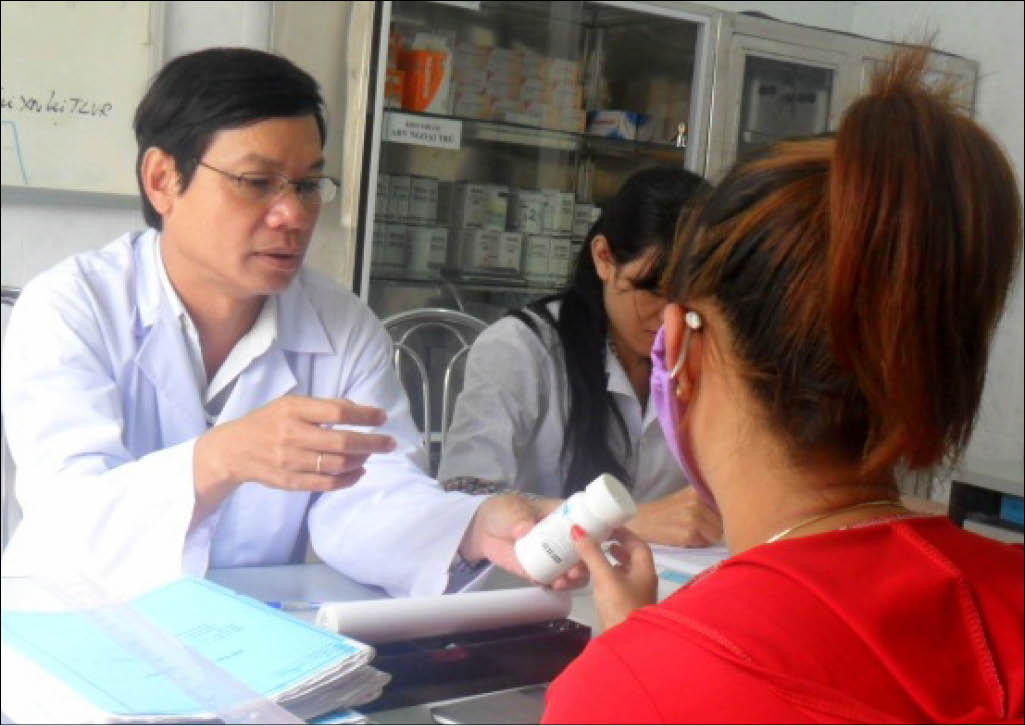 100 người nhiễm HIV có bảo hiểm y tế