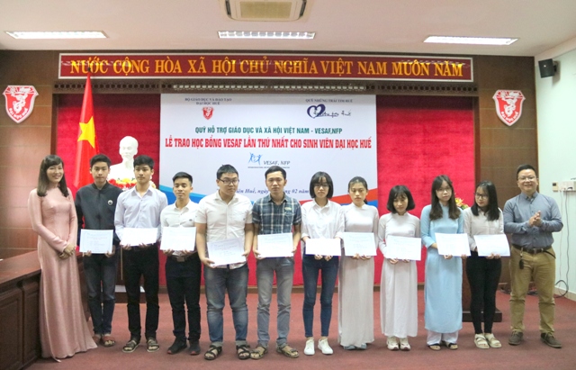 Trao 20 suất học bổng VESAF, NFP cho sinh viên Đại học Huế