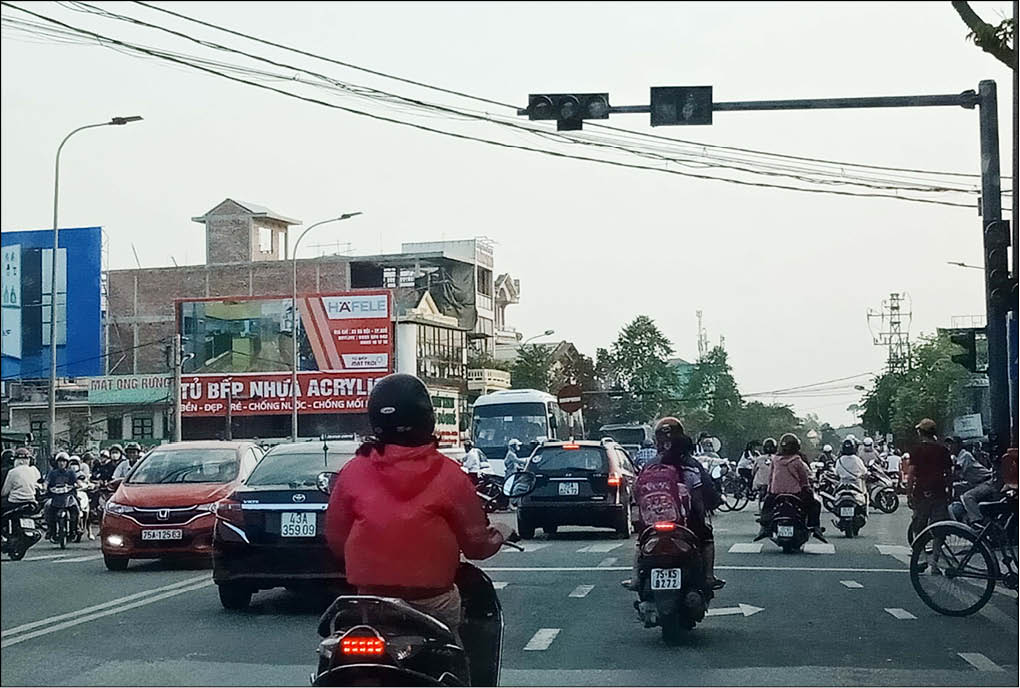 Đèn giao thông lắp xong  không dùng