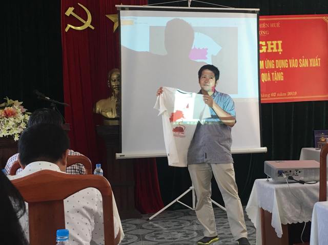 Chuyển giao 10 mẫu thiết kế sản phẩm lưu niệm và quà tặng