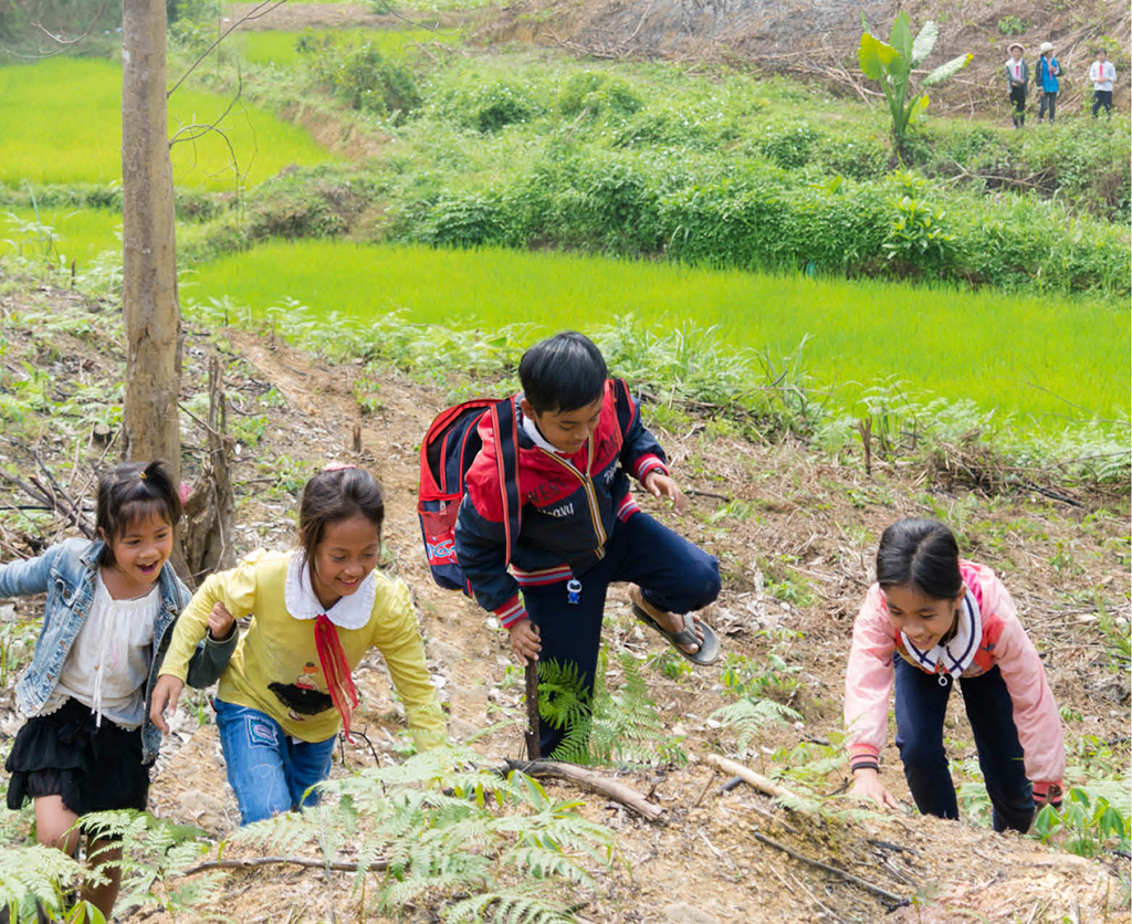 Đến trường vùng cao