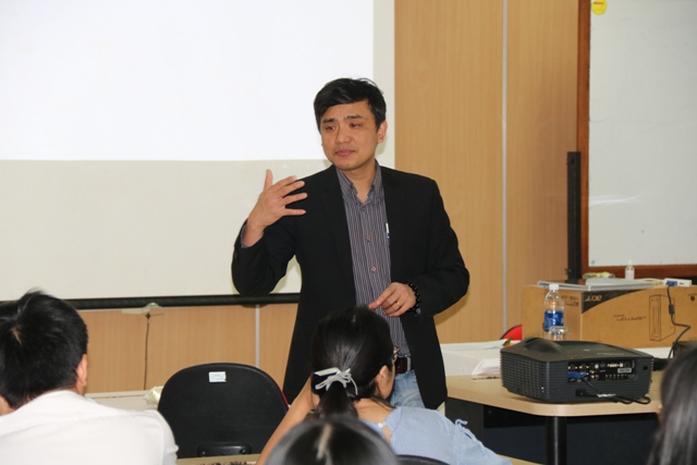 Diễn giả Nguyễn Thế Quyền nói chuyện về “Nhân quả và khoa học”