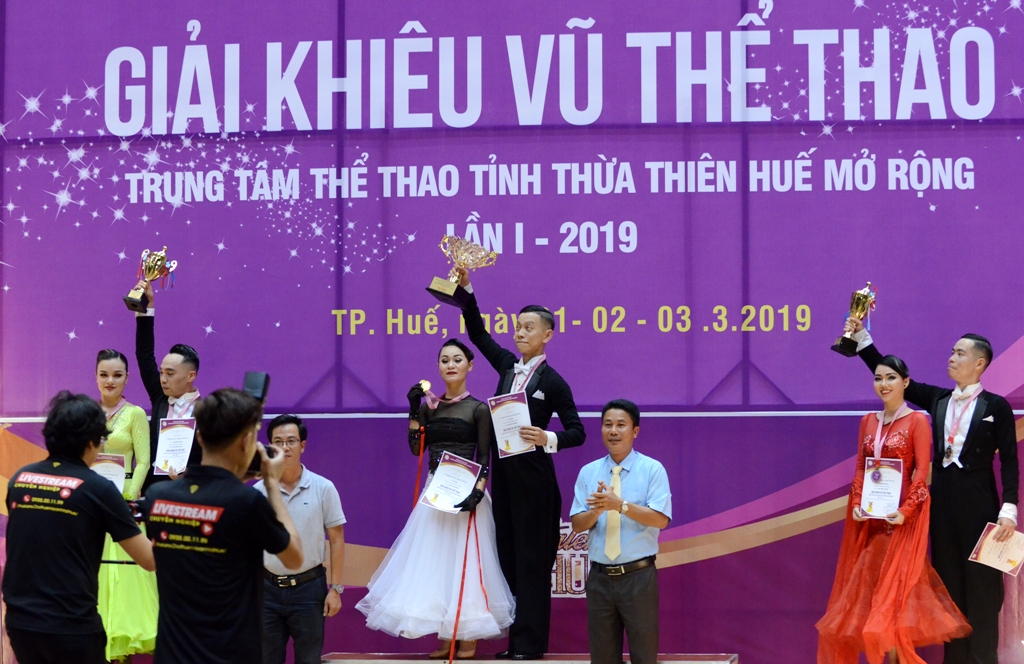 The first ever eye-catching Dance Sport competition in Hue