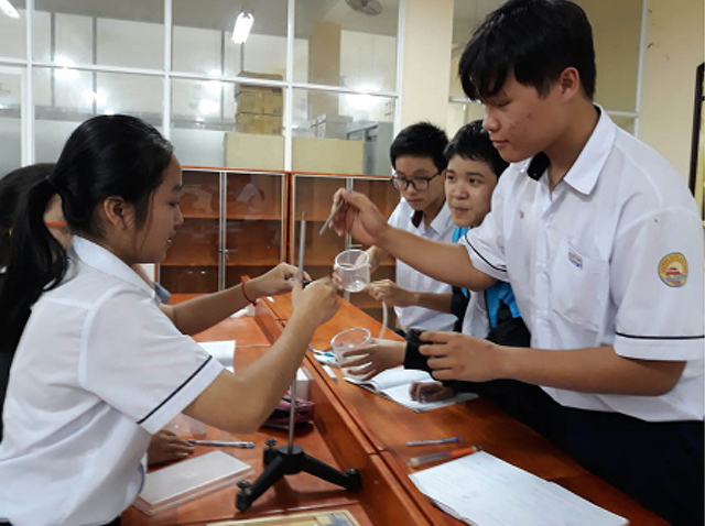 Vẫn còn “cưỡi ngựa xem hoa”