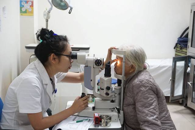 Khám và cấp thuốc miễn phí cho hơn 1 000 người dân