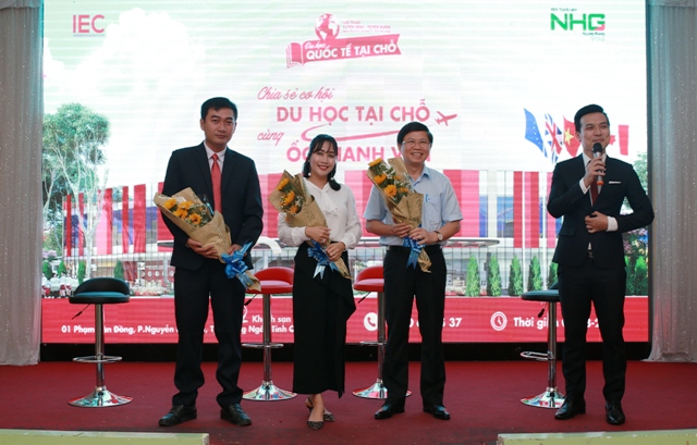 Ốc Thanh Vân kể chuyện cho con du học tại chỗ