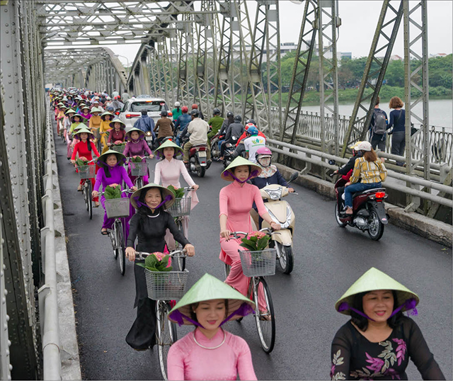 Áo dài Huế Hướng đến xác lập  phát triển thương hiệu