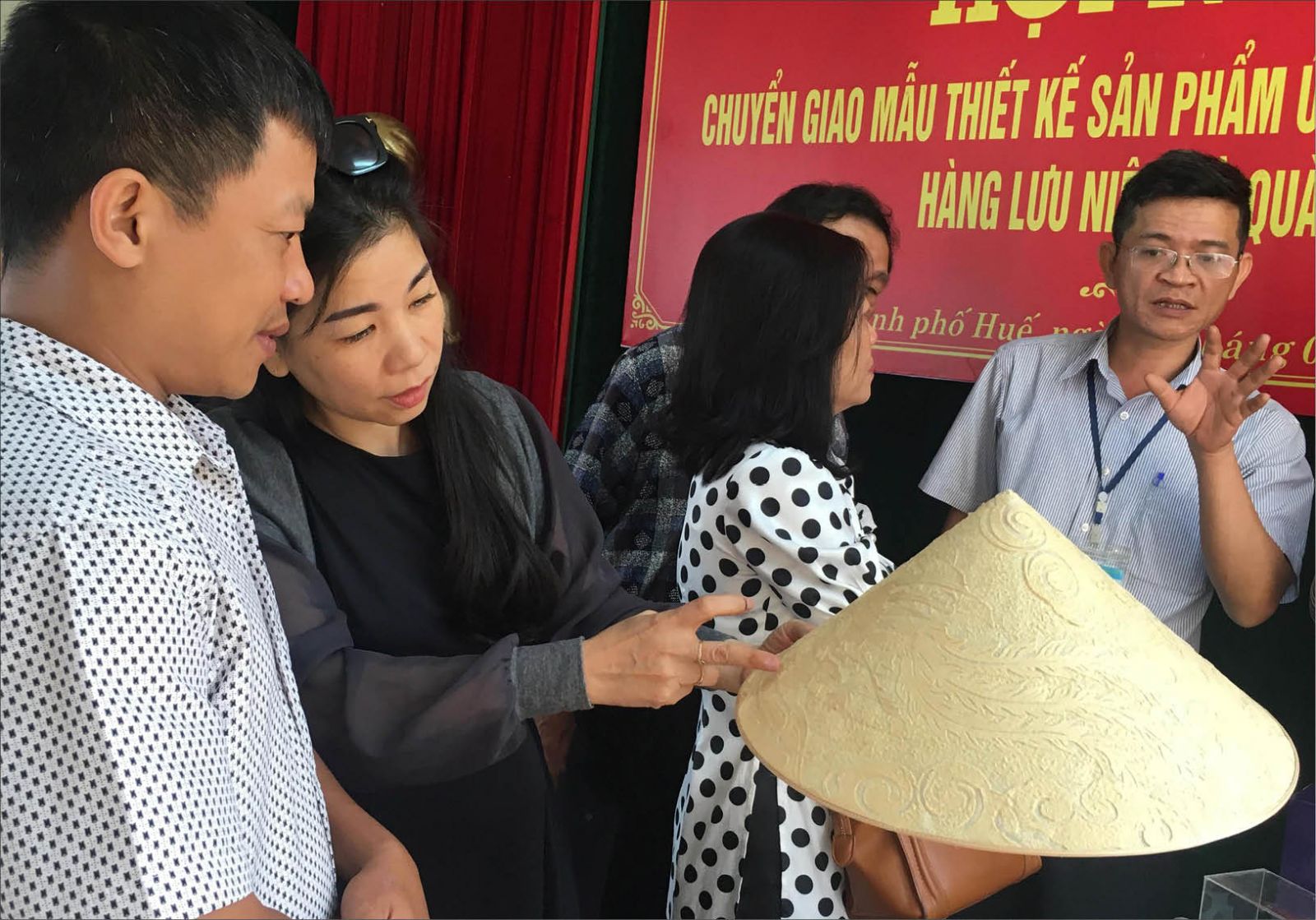 Thua Thien Hue province diversifies its souvenirs and gifts with Hue’s cultural identity