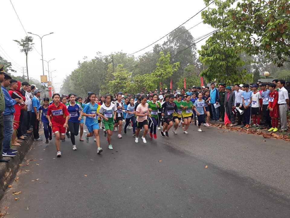 Hơn 200 VĐV tham dự giải Việt dã truyền thống huyện Phú Vang