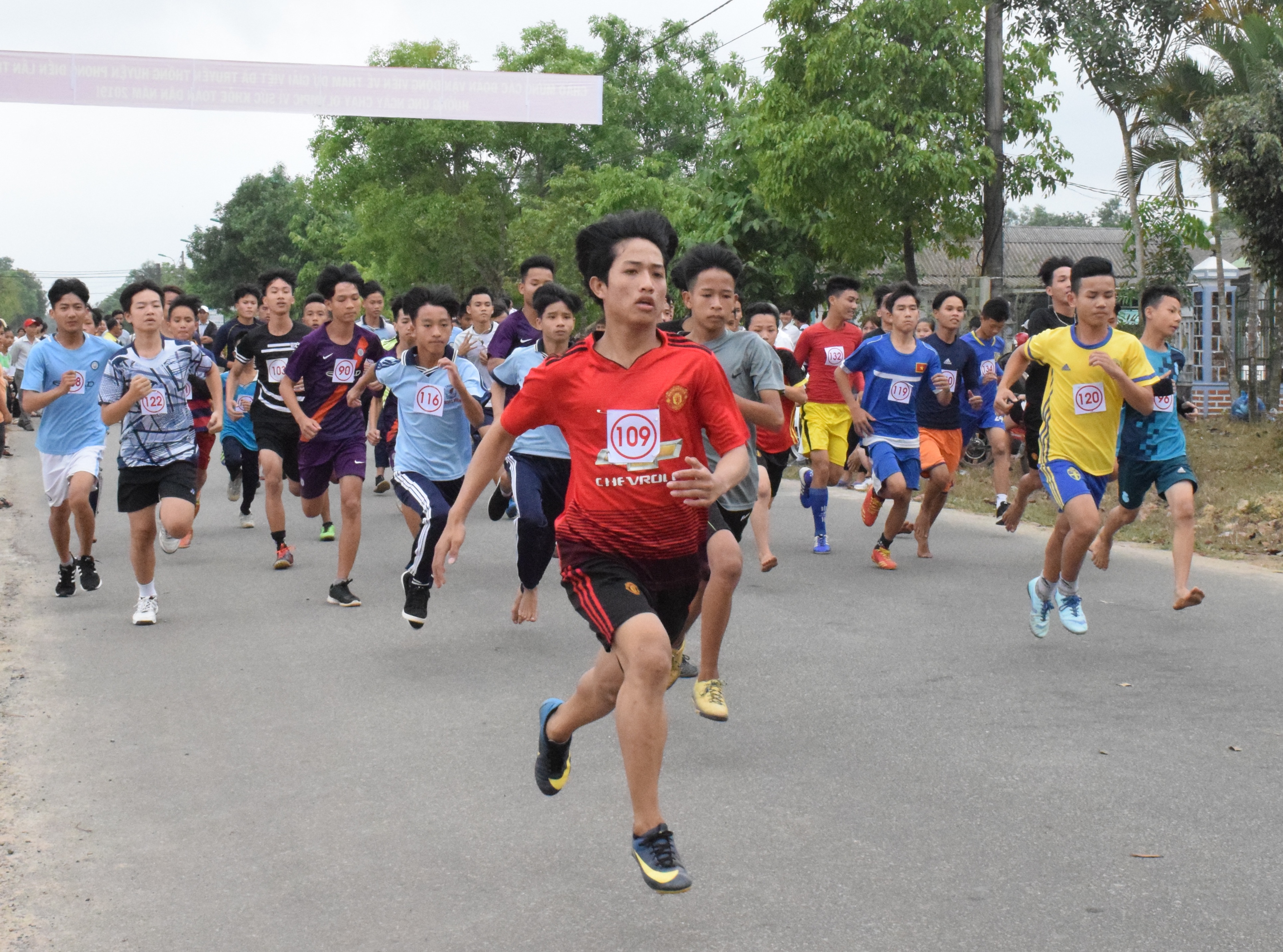 Hơn 360 VĐV tham gia Giải Việt dã truyền thống huyện Phong Điền