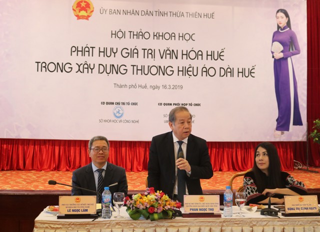 Cấp thiết xây dựng thương hiệu áo dài Huế