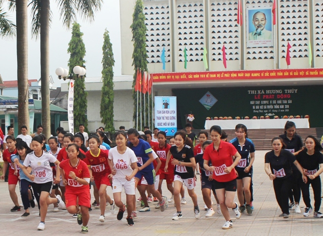 Hơn 530 VĐV Hương Thủy hưởng ứng ngày chạy Olympic Việt Nam