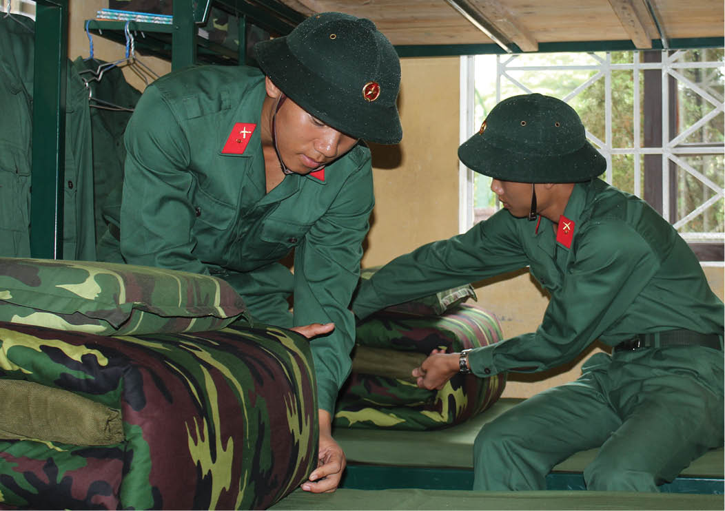 Sôi nổi các bài huấn luyện tân binh