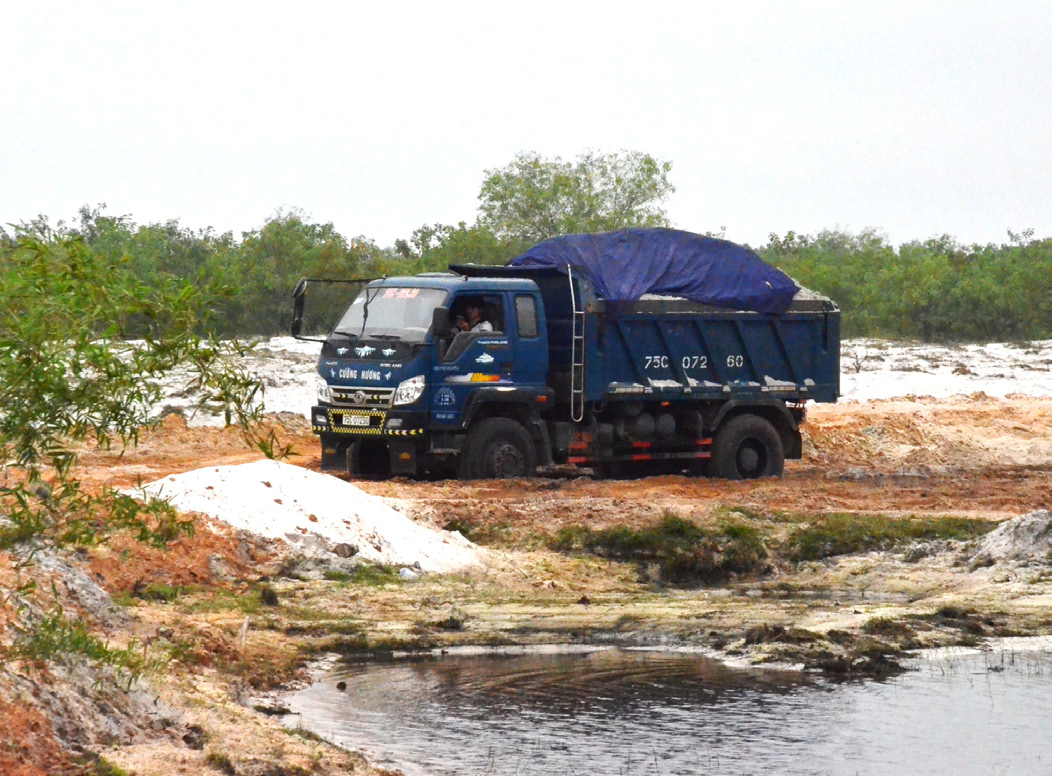 Cần giám sát việc tận thu cát san lấp ở Phong Chương