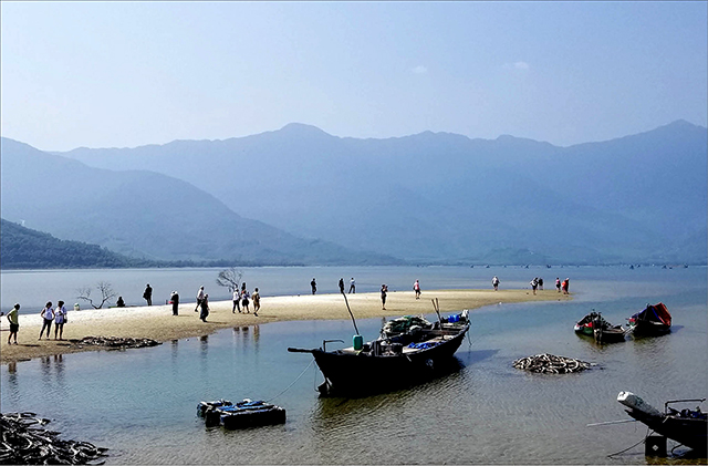Tourist city at the “World’s Beautiful Bay”