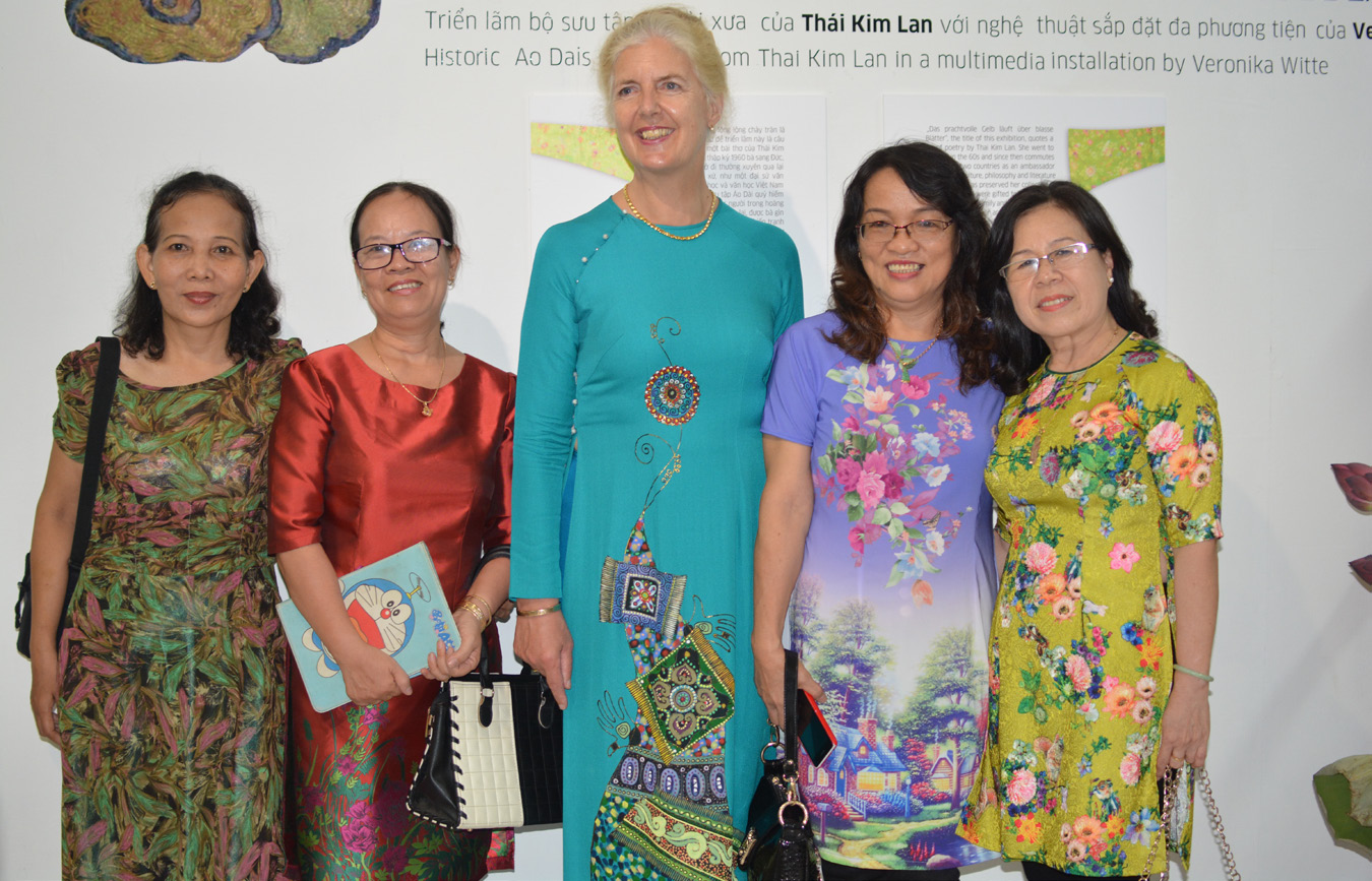 Yêu tà áo dài Huế