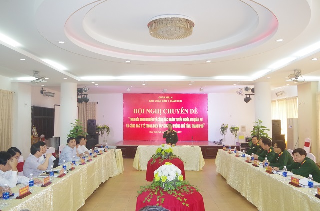 Trao đổi kinh nghiệm về công tác y tế trong khám tuyển và khu vực phòng thủ