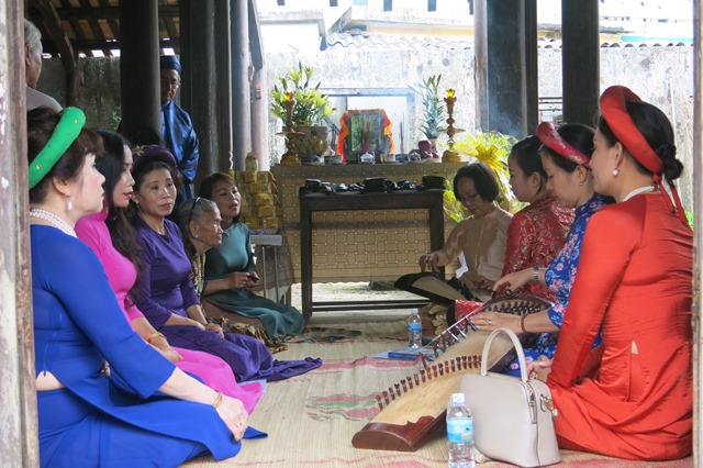 Biểu diễn ca Huế tưởng nhớ nhà thơ Ưng Bình Thúc Giạ Thị