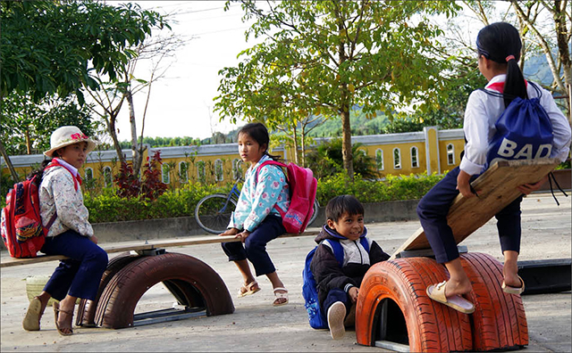 Niềm vui đến với trẻ em biên giới