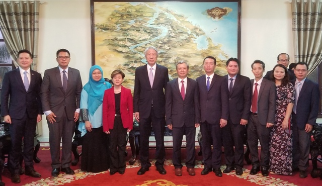 Provincial Party Secretary Le Truong Luu receives Singapore Deputy Prime Minister