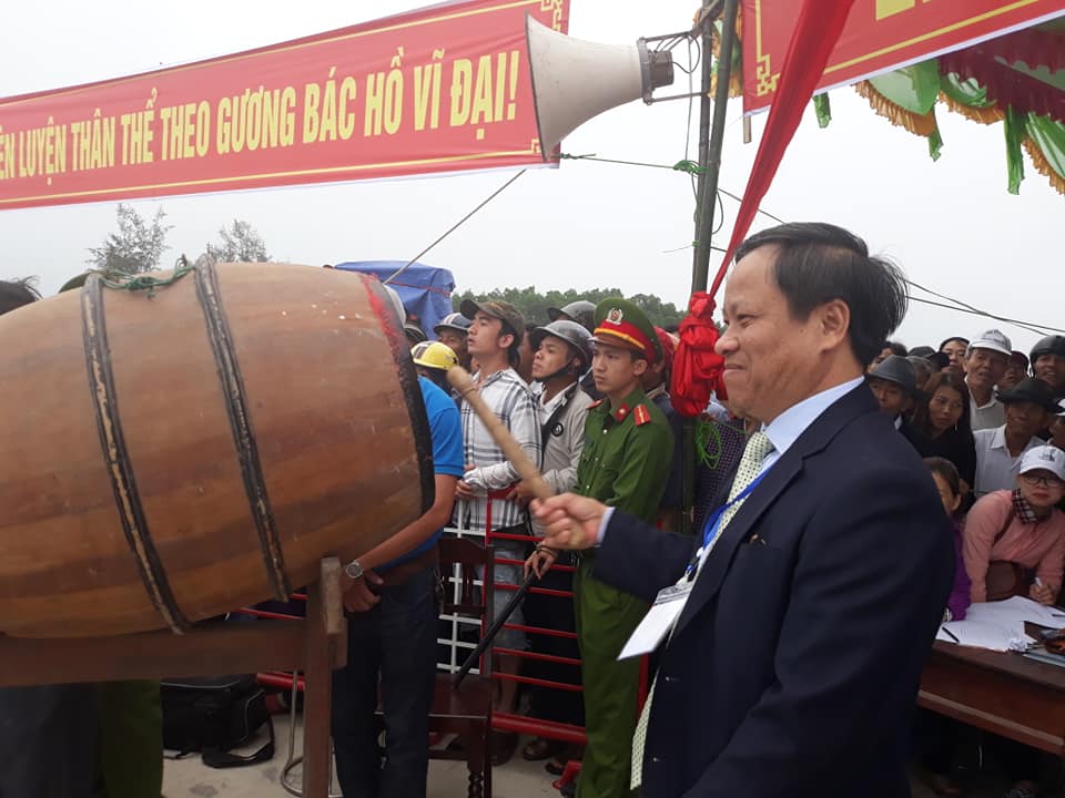 Sôi nổi giải đua ghe truyền thống huyện Phú Vang lần thứ nhất