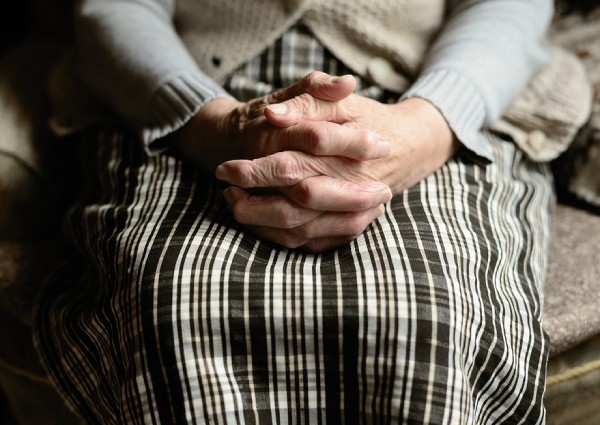 Nhật Bản khuyến khích người dân đứng nhiều hơn để bảo vệ sức khỏe